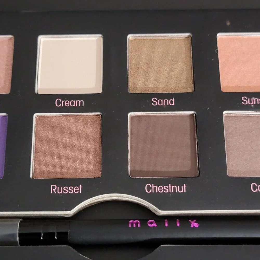 Mally Ageless Eyes Eyeshadow Palette New in Box 12 Colors